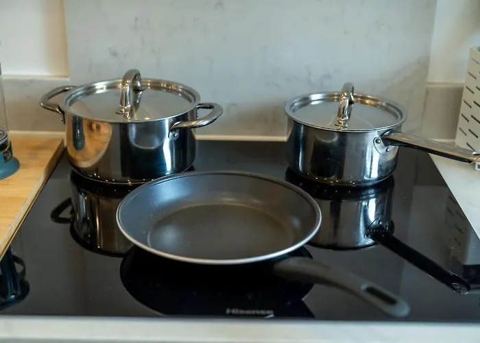 Enfield House 4 Bedroom-North London-Free Parking
