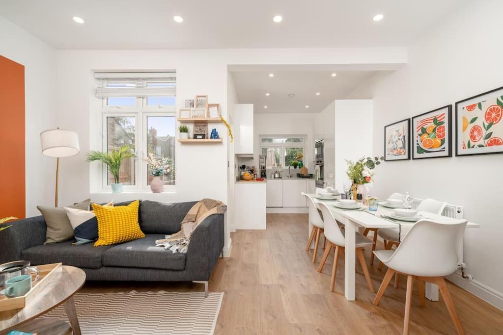 Holiday home House 4 Bedroom-north London-free Parking Enfield