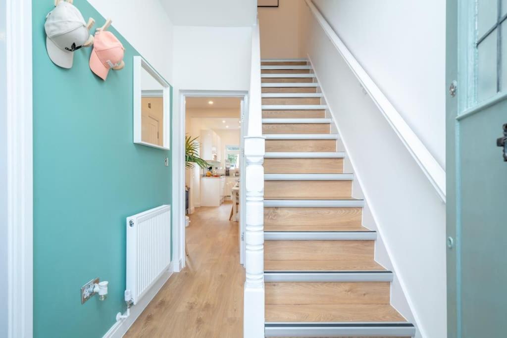 House 4 Bedroom-north London-free Parking * Enfield