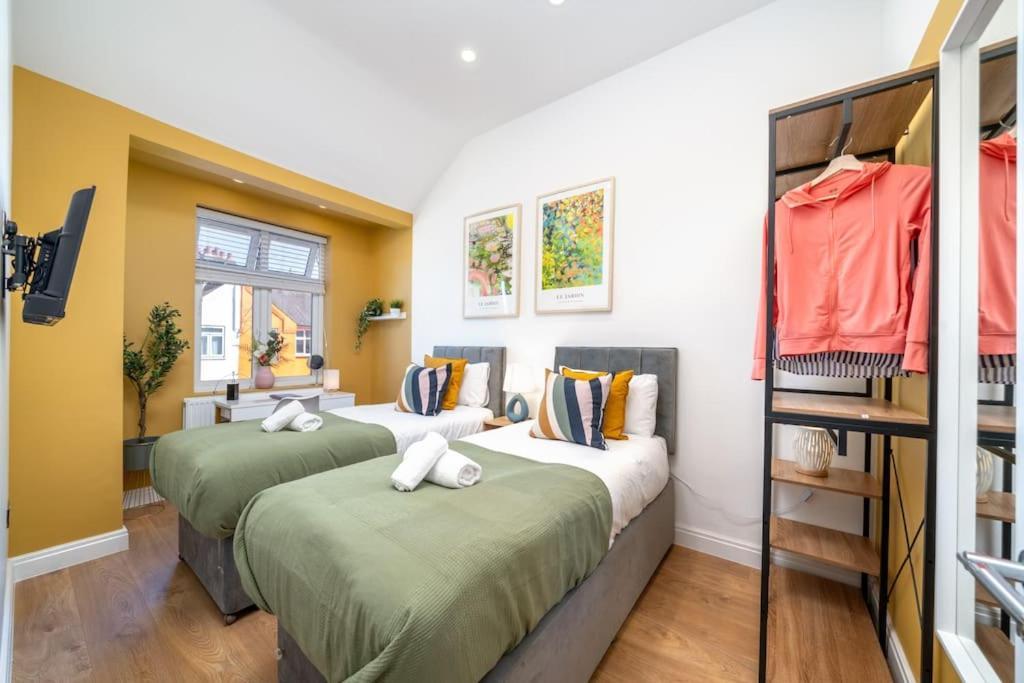 House 4 Bedroom-north London-free Parking Holiday home