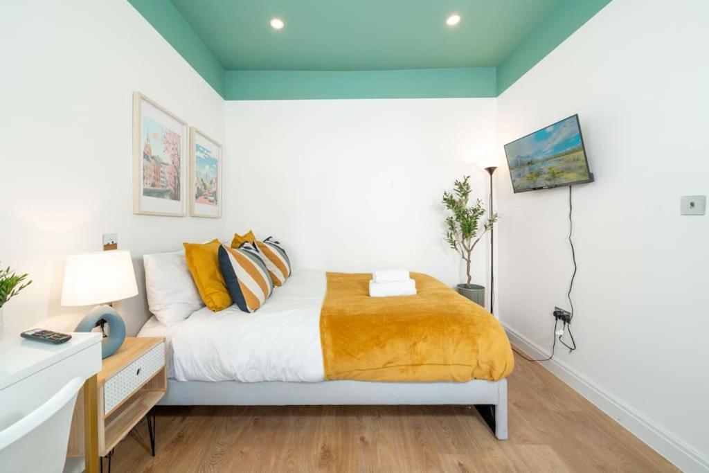 House 4 Bedroom-north London-free Parking Holiday home Enfield