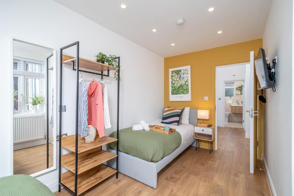 House 4 Bedroom-north London-free Parking Enfield