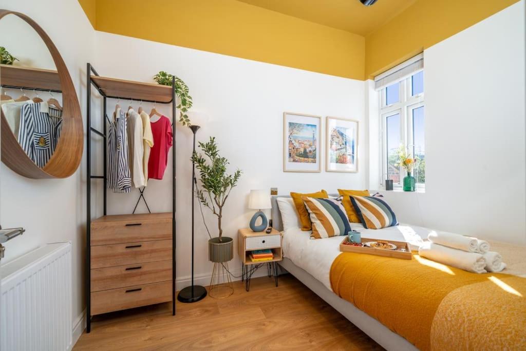 Holiday home House 4 Bedroom-north London-free Parking Enfield