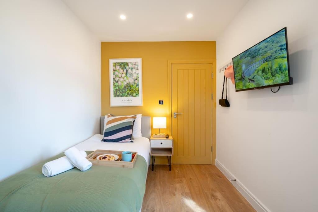 House 4 Bedroom-north London-free Parking Holiday home