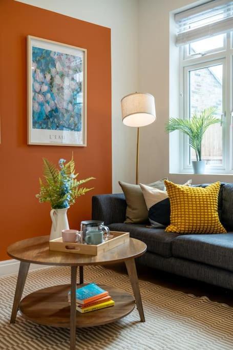 House 4 Bedroom-north London-free Parking Holiday home *