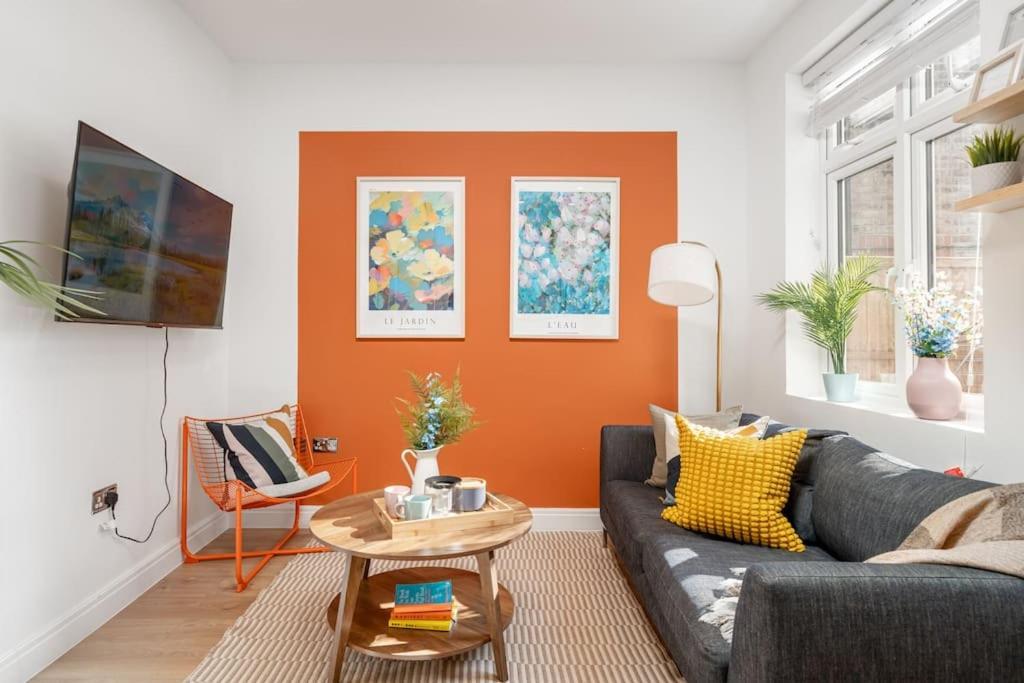 House 4 Bedroom-north London-free Parking Holiday home Enfield