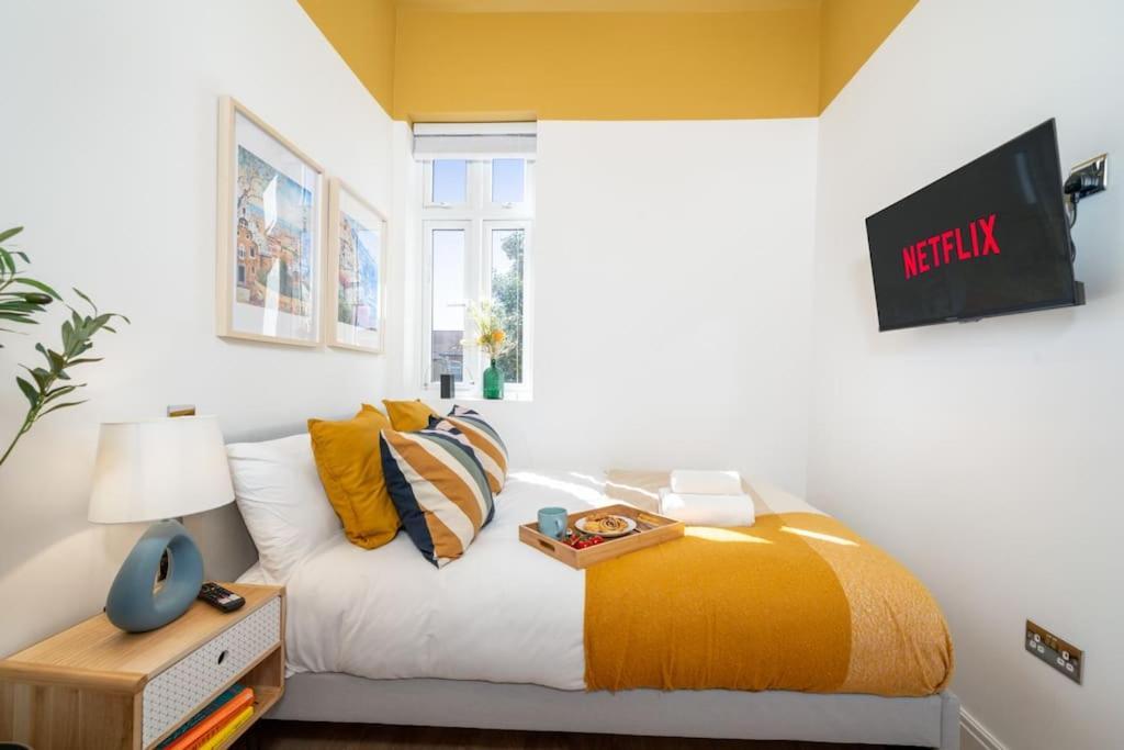 Holiday home House 4 Bedroom-north London-free Parking Enfield