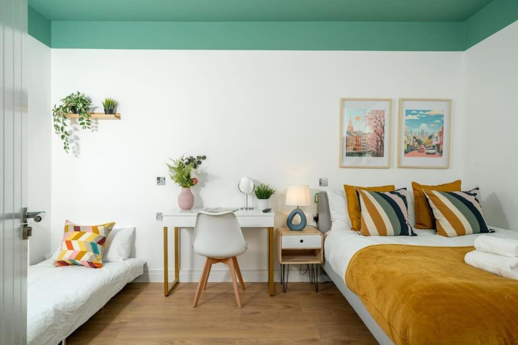 House 4 Bedroom-north London-free Parking Holiday home