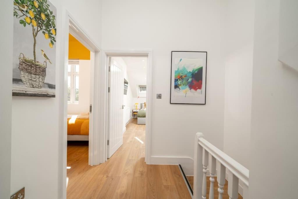 Holiday home House 4 Bedroom-north London-free Parking Enfield