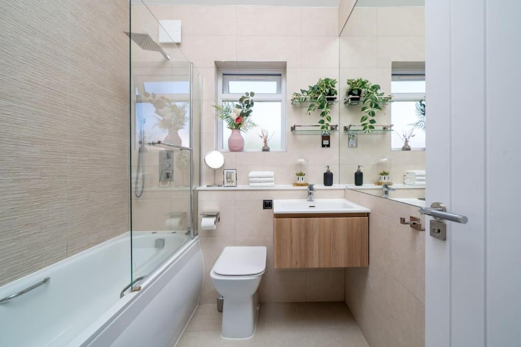 House 4 Bedroom-north London-free Parking Holiday home