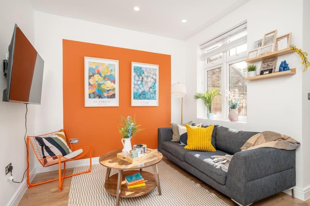 House 4 Bedroom-north London-free Parking